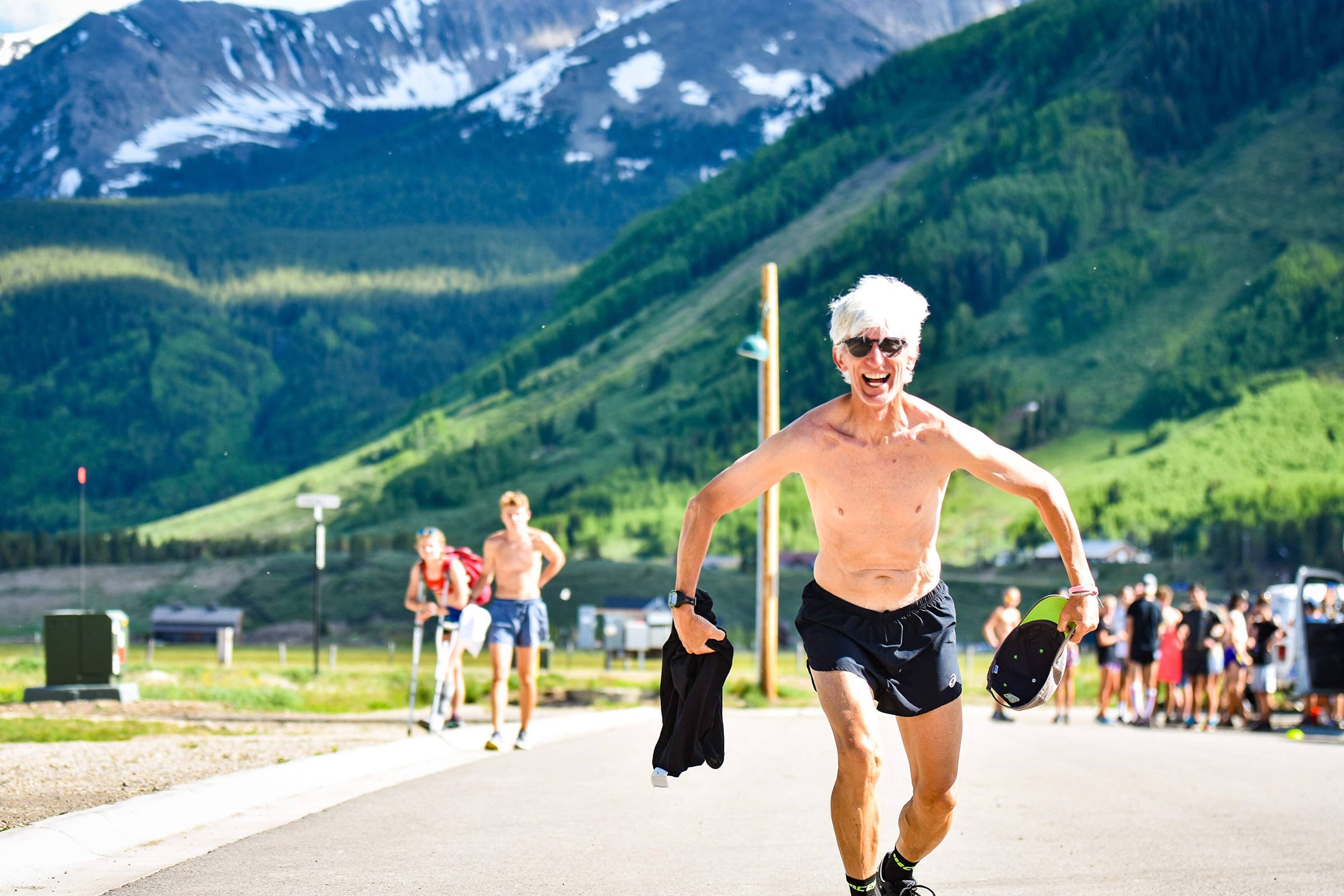 Join Our Team Work With Some Amazing People In A Runner S Paradise Get