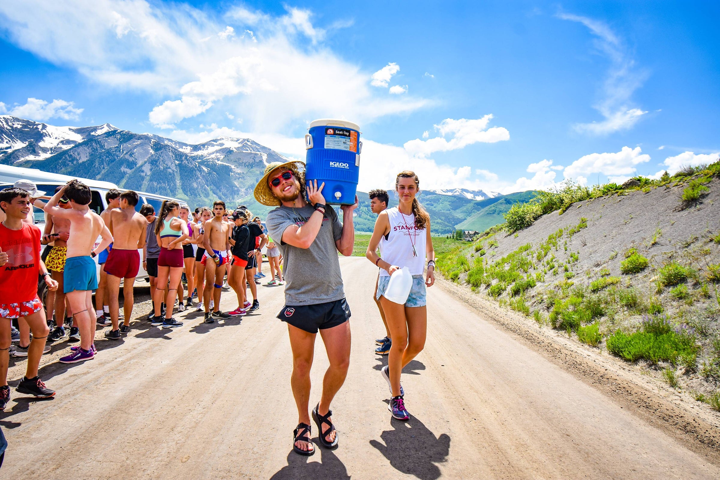 Join Our Team Work With Some Amazing People In A Runner S Paradise Get